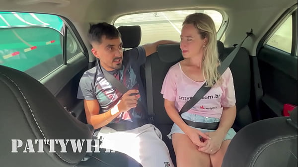 Nonton Enquanto O Corno Dirige Eu Dou Pra Outro No Banco De Tr&aacute;s Do Carro thumbnail