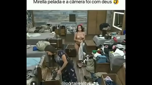 Mc Mirella Pega Pela C&acirc;mera Pagando Peitinho thumbnail
