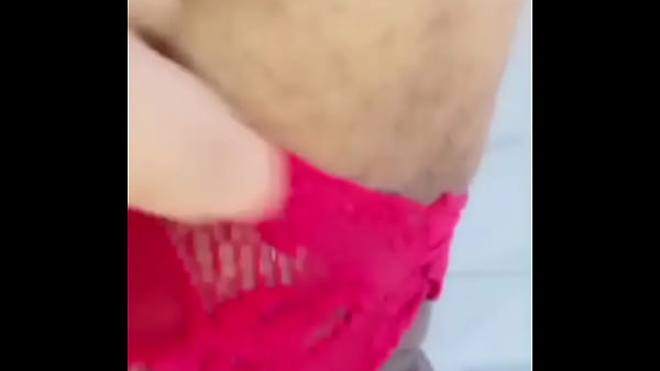 Una Madura Ninf&oacute;mana Desea A Su H.... En Secrecto Y Se Mete El Cepilo Por Su Vagina thumbnail
