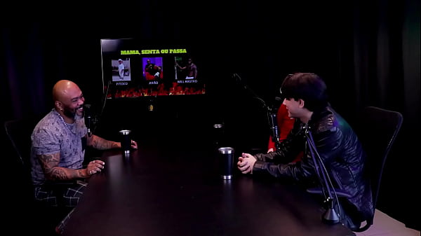 Se exibiu de lingere depois de responder em quem mama, senta e passa - Yastrixx & Dixon (WATCH ON: SHEER/RED) 