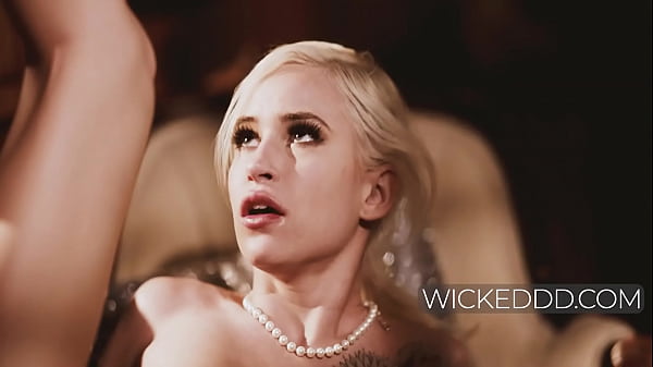 Nonton Flattery Won Over Her Petite Bod thumbnail