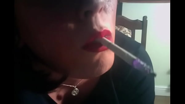 Nonton Chubby Domme Smoking 2 Eve Cigarettes thumbnail