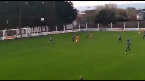 Incre&iacute;ble gol que clava el jugador de barracas al &aacute;ngulo, una zurda incre&iacute;blemente potente 