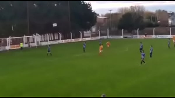 Incre&iacute;ble gol que clava el jugador de barracas al &aacute;ngulo una zurda incre&iacute;blemente potente