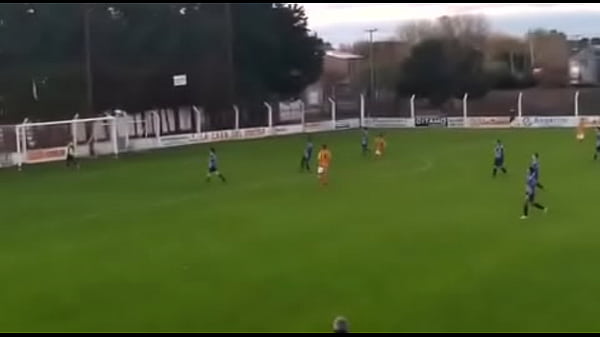 Jon&aacutes Vila Mete un Gol Pornografico