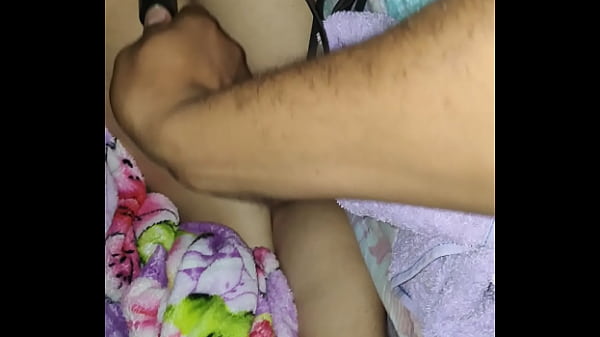 Punheta com pezinho da esposa