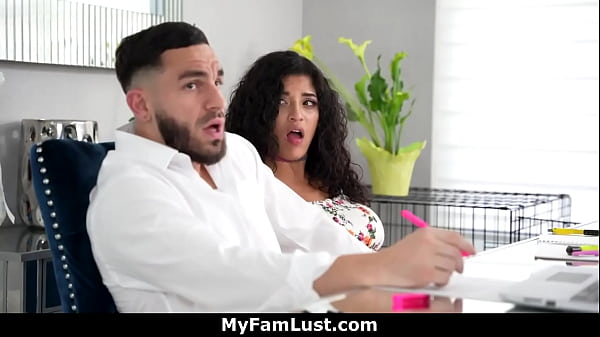 Nonton Gabriela Lopez Pulls Her Big Tits Out And Invites Peter To Come Play With Her Body - Myfamlust thumbnail