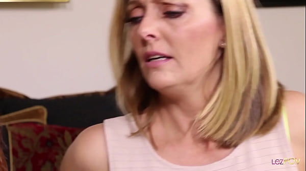 Dominant Mature Blonde Knows Exactly What To Do With Teen Redhead In Lesbian Sex Plan thumbnail