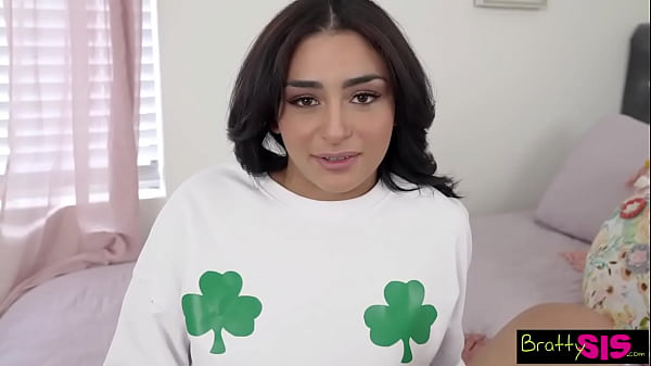 Nonton Vanessa Moon Convinces Stepbrother Her Pussy Ss As Good As Shamrock Luck [family Taboo] thumbnail