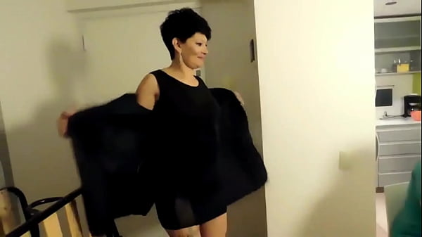 La Esposa Se Pasa El Dia Entero Cojiendo Mientras El Marido Trabaja 4 thumbnail