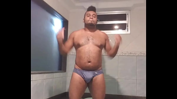 Moreno Cor De Jambo Dan&ccedil;ando Na Banheira thumbnail