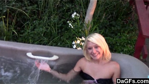 Dagfs hot sucking cock in the jacuzzi 
