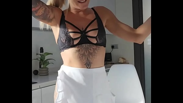 Alors ce n est que le d&eacute;but des b&ecirc;tises dans la cuisine regarde tes
