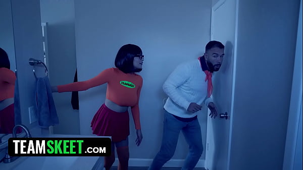 Jinkies! Velma &_ Fred Are Trying To Solve A Mystery In A Creepy House But They Fuck Instead