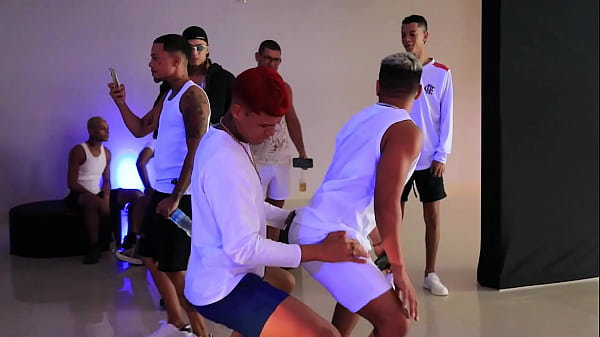 Anivers&aacute;rio Hotboys Vira Orgia De Atores Porno thumbnail