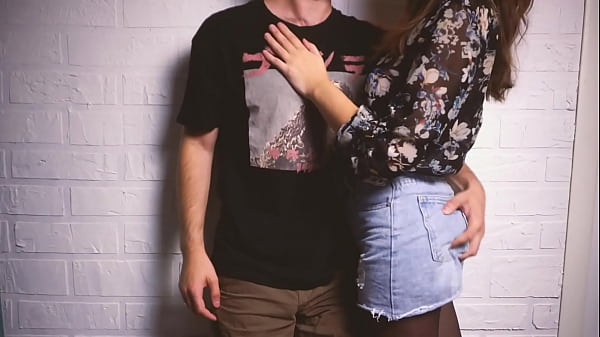 Nonton She Gives A Blowjob To Her Boyfriend In A Sexy Blouse And Allows Him To Cum In Her Mouth. thumbnail