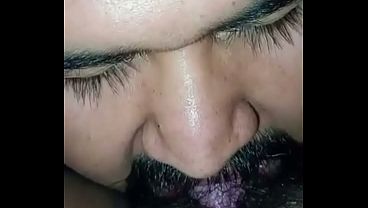 Chupando rica vagina