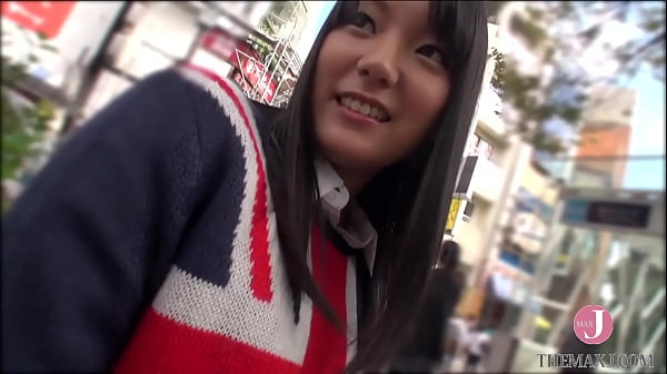 ノーパンのままホテルの部屋へ連れて行きピンクローターでクリ責め、いやらしい汁を垂らしながら喘ぐあやちゃんにさらに電マ責めすると「すぐにイッちゃう...」 thumbnail