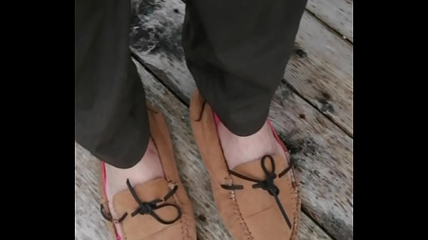 Nonton Smelly Slippers thumbnail