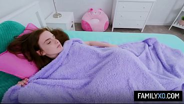 Nonton Horny Babe Ask Stepdad To Fuck Her Pussy For First Time thumbnail