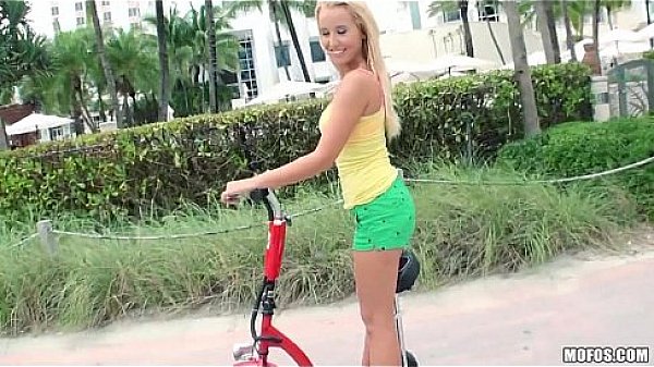 Nonton Anal First Poking thumbnail