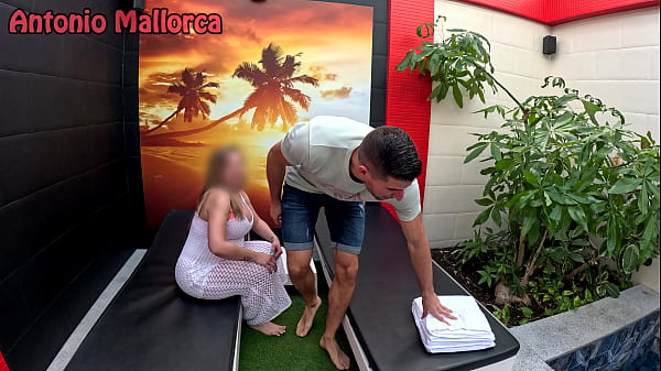 Nonton 9 Months Pregnant Milf Gets Picked Up In Public thumbnail