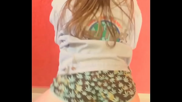 Nonton Novinha Saliente thumbnail