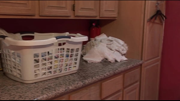 Nonton Big Tit Milf Devon Lee Gets Bound, Gagged And Then Pussy Fucked In The Laundry Room thumbnail