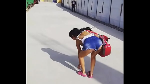 Nonton Caminando En Shorts thumbnail