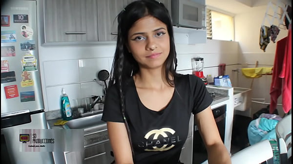 Nonton Follo A Mi Hermanastra Despues Que La Encontr&eacute; En La Calle Con Su Novio thumbnail