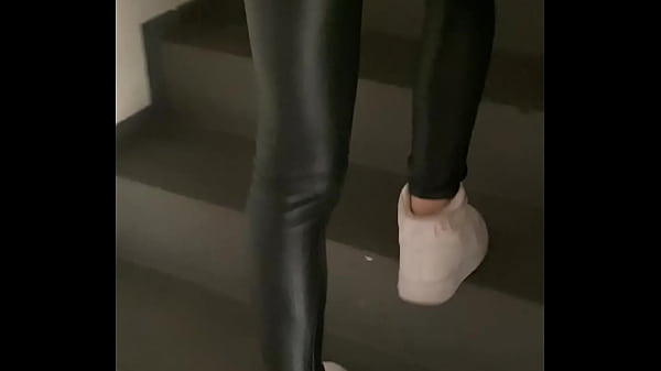 Horny Teen Invite Her Neighbor To Fuck And Try Her New Special Couple Vibrator ! thumbnail