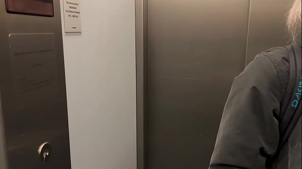 Nonton A Session In The Car thumbnail