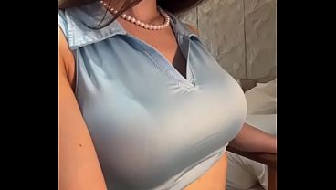 Stepmom shows her black bra. What beautiful tits