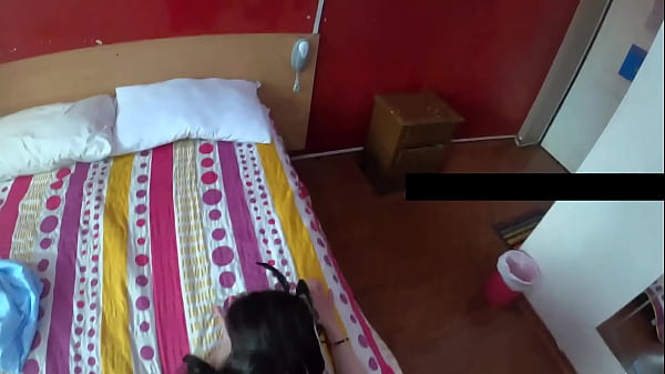 Mi marido exige una videollamada donde me folle su hijastro al menos una vez al mes 