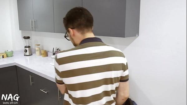 Nonton Ladronas Se Hacen Pasar Por Strippers Para Follarse Al Casero Y Robarse Todo thumbnail