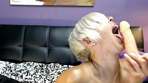 Nonton Hot Blonde Milf Plays With Her Pussy On Cam thumbnail