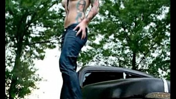 Very Cute Tattoo Girl Under The Rain thumbnail