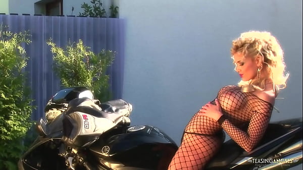 Babe With Blonde Hair Showing Her Big Boobs And Trimmed Pussy In The Backyard thumbnail