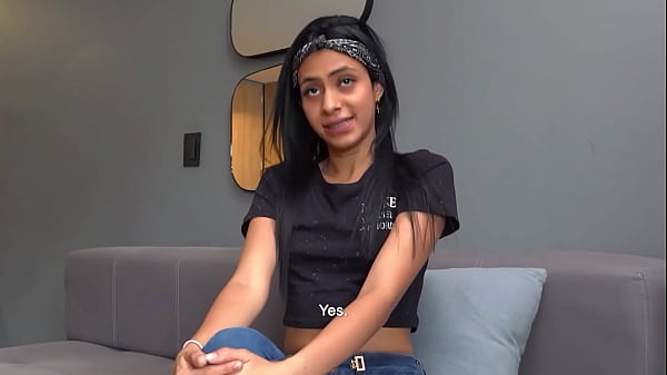 Nonton Skinny Latina With Juicy Ass Makes Her Move To Fuck Big Cock On First Date thumbnail