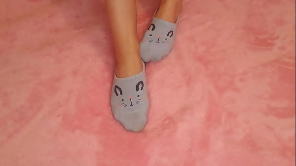 Nonton I Paint My Nails And Give My Feet A Massage I Would Like To Have Your Semen For More Hydration thumbnail