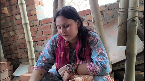 Nonton Women Labour Fuck With Labour Contractor For Earning Extra Money thumbnail