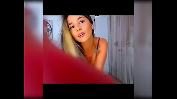 Hot Girl Plays On Cam thumbnail