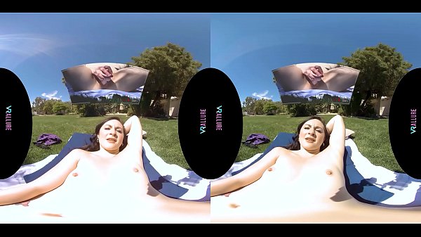 Nonton Sexy Brunette Uses Her Toy On Her Hairy Pussy Outside In Virtual Reality thumbnail