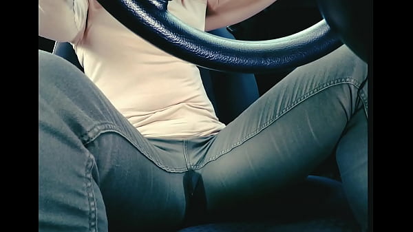 Nonton Pee Jeans Because Of Traffic Jam thumbnail