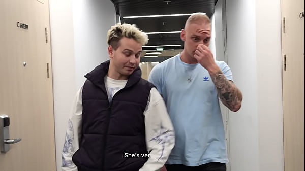 Nonton Roxy Muray Kneads Her Tender Hole For The First Time thumbnail