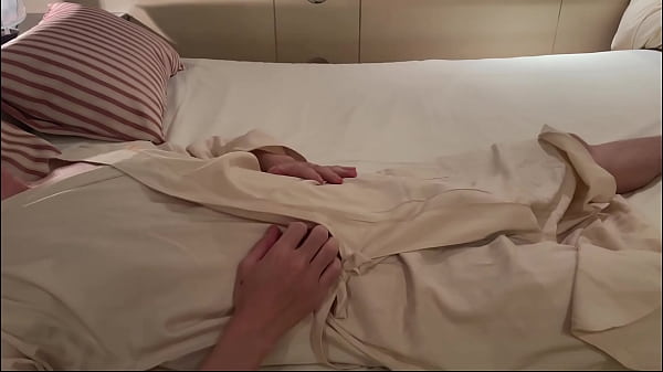 デカチン大学生が可愛い声でオナニーする thumbnail