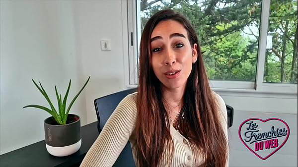 Nonton J'ai Tr&egrave;s Envie De Go&ucirc;ter &agrave; Une Bite Bien Dure thumbnail