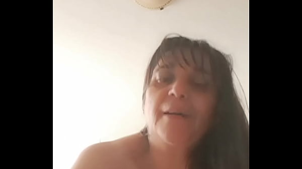 Nonton Wife Talking On Cell Phone While Fucking With Lover In Her Bed thumbnail