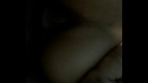 Metendo gostoso na bucetinha dela e ela gostando 