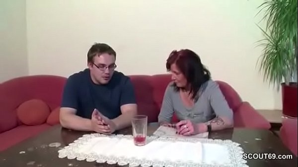 Mutti Zeigt Ihrem Jungfrau Stief-sohn Wie Gefickt Wird thumbnail